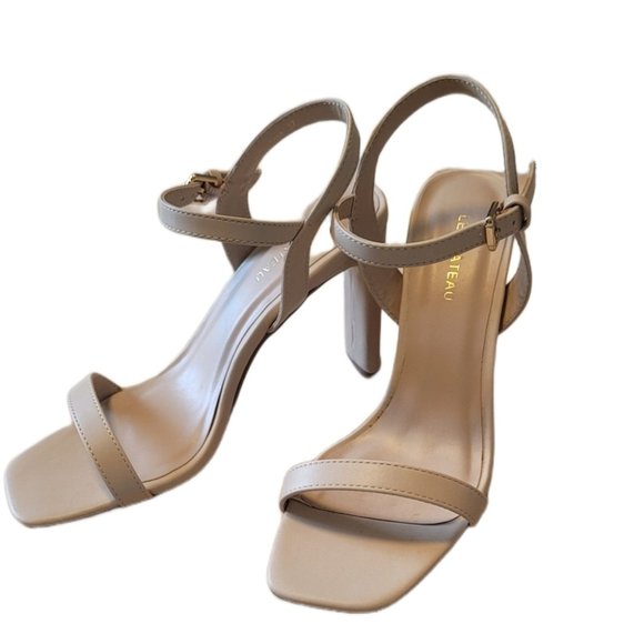 le chateau Shoes - LE CHÂTEAU Nude Sandals Size 7